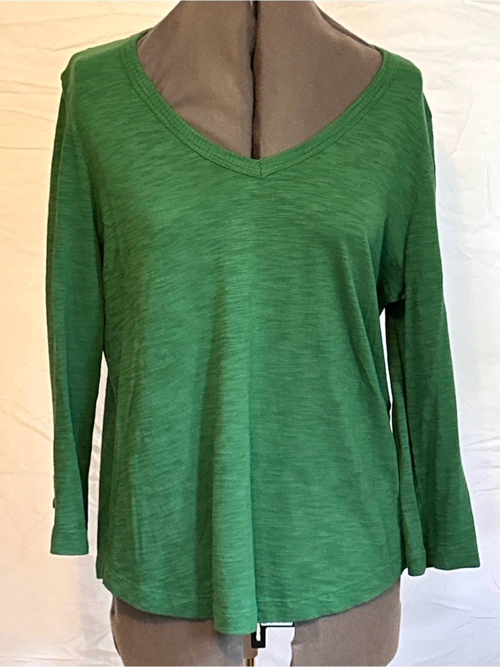Women’s Green V-Neck Long Sleeve Top